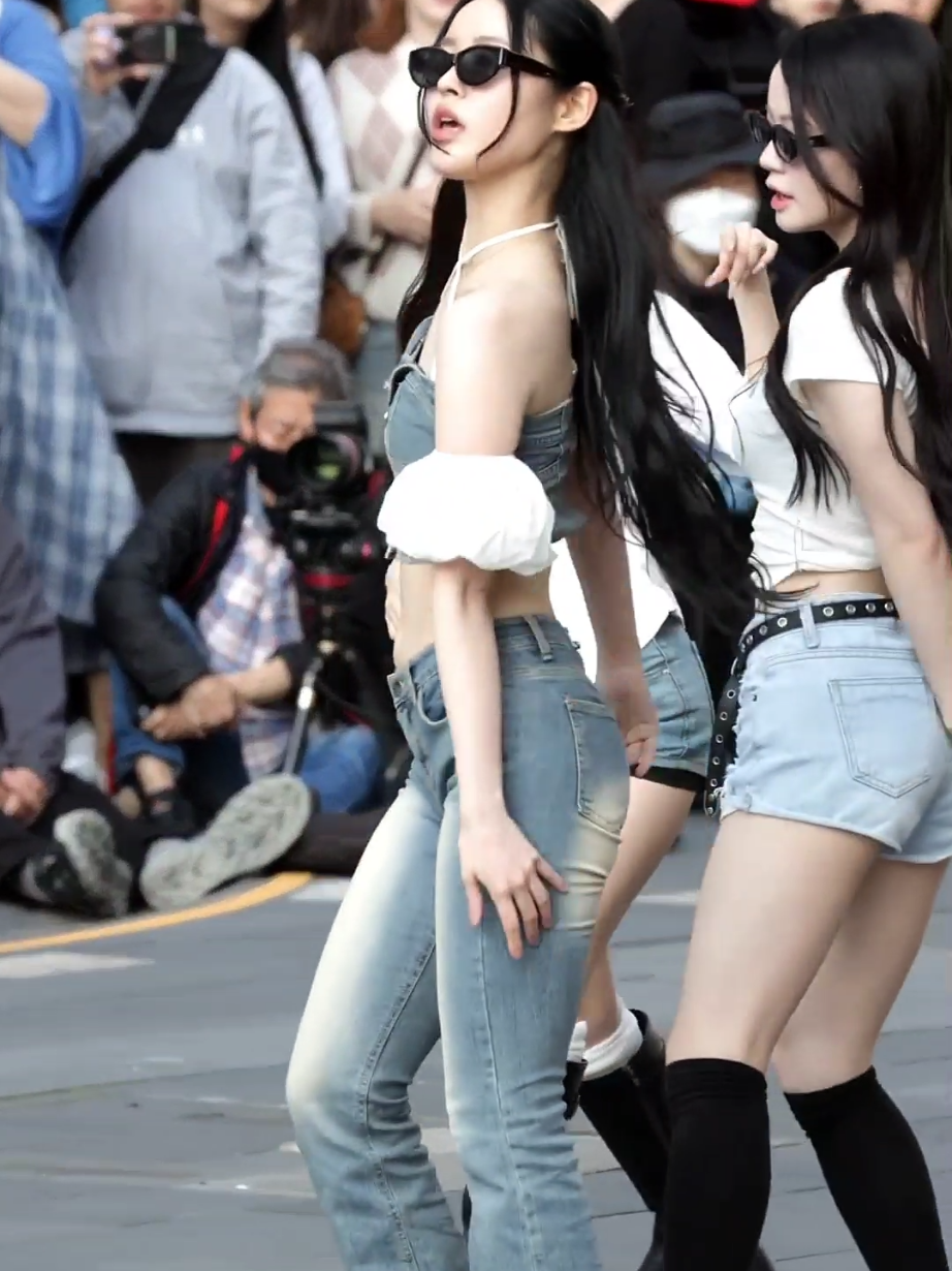 makes him go hmm #artbeatyubin #kissoflifeigloo #igloo 