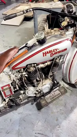 PURRING Harley-Davidson JD 1926 By pasion.porlasdosruedas  #harleydavidson  #harley  #panhead #harleypanhead  #chopper  #motorcycle  #kickstart #oldschool  #fyp  #foryoupage  #kustom
