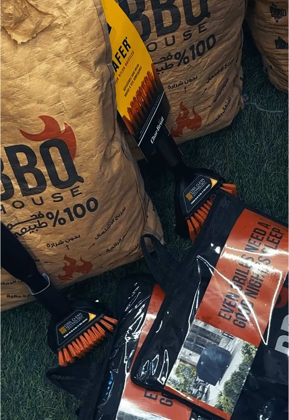 في BBQ House، راحتك وانبساطك هما أولويتنا!✨ عشان كده احنا معاك في كل كبيرة وصغيرة ممكن تحتاجها للشوي من أول الشوايات لغاية أصغر الاكسسوارات🔥 اختر اللي تحتاجه وسيب التوصيل والتركيب علينا🚛 BBQ House، معاك في كل لحظة... #bbq #grilling #شواية #bbqhouse #شواية_فحم #شواية_غاز #اكسسوارات_شواية 