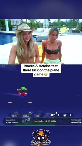 Noelle & Heloise test there luck on the plane game 😭 #kickstreaming 