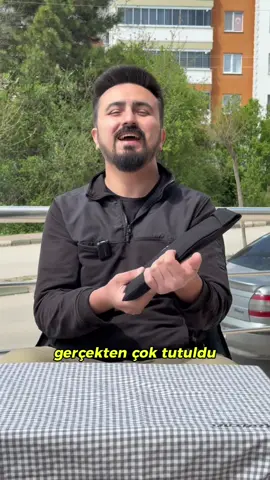 🎯 “Bu kadar küçük bir şey… nasıl bu kadar işe yarar?” Biz de ilk böyle dedik. Sonra o kadar çok kişi aldı ki, artık herkes eşine dostuna da tavsiye ediyor! 👇 Neden mi? ✅ Sadece 3 kg ama taş gibi sağlam ✅ 2 dakikada kur, çalı çırpıyla yak, çayını koy! ✅ Mangal mı? Çay mı? Yemek mi? Hepsi olur ✅ Doğayı kirletmeyen küllük sistemi ✅ Paslanmaz kalın ızgarasıyla tam kıvamında pişirir ✅ Kaliteli kumaş kılıfı, eldiveni, kullanım kılavuzu içinde! Arabada yer kaplamaz ama her kampta yerini alır. Küçük bir kutudan çıkan büyük keyif: İki kişilik Outdoven mangal. 🎁 Kendine alırsın… Sonra “abi bana da al” diyenler sıraya girer. Hemen incele 👉 Profildeki linkte!