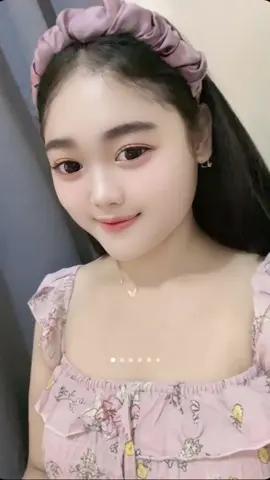 sedang menikmati masa muda sebelum jadi istri kamu 💗