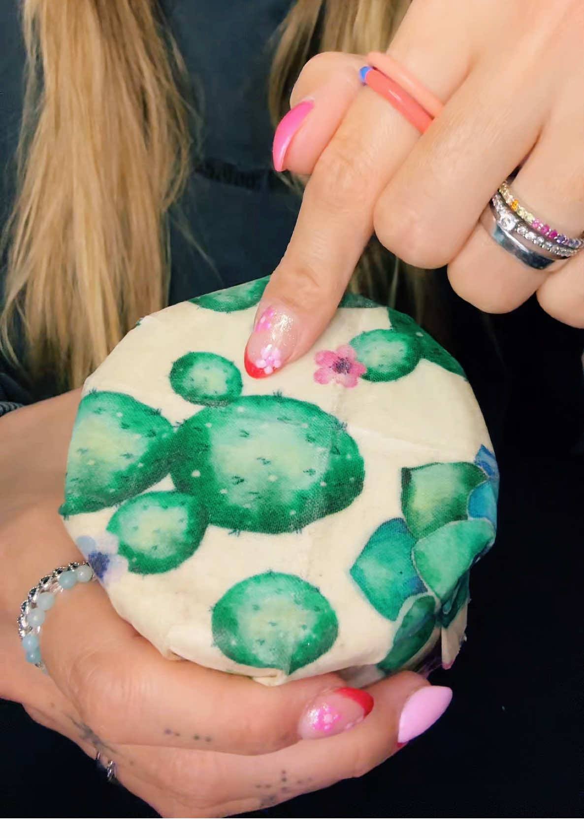 glaub ich hab Hunger 🤭 #asmr #guesstheword #asmrgame #asmrvideo #asmrtiktoks #asmrsound #asmrscratching #asmrmissmi #asmrguesstheword #fyp #fürdich #StressRelief #asmrdeutsch 