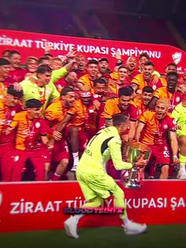 Bu editi görüp takip etmeyecek fenerli yok . . . #dzeko #fenerbahçe #kaptan #fenerbahçe #fb #football #global #edit #viral #aftereffects #4k #dzeko #irfancan #ismailyüksek #oğuzaydın#livakovic #djiku #carlos #talisca #szymanski#amrabat #irfan #skriniar #nesyri #cenk#tadic #fred 