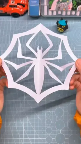 is that true or fake let's try #spidertrend #DIY #origami #creatorsearchinsights 
