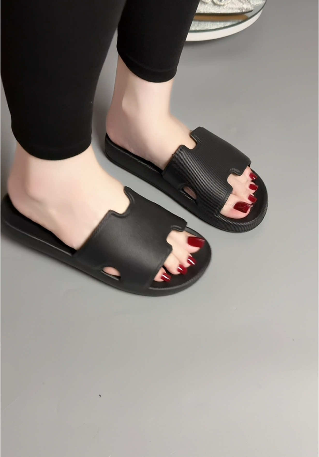 dép quai ngang thời trang #depquaingang #depchuh #depxinh #dephottrend #xuhuong 