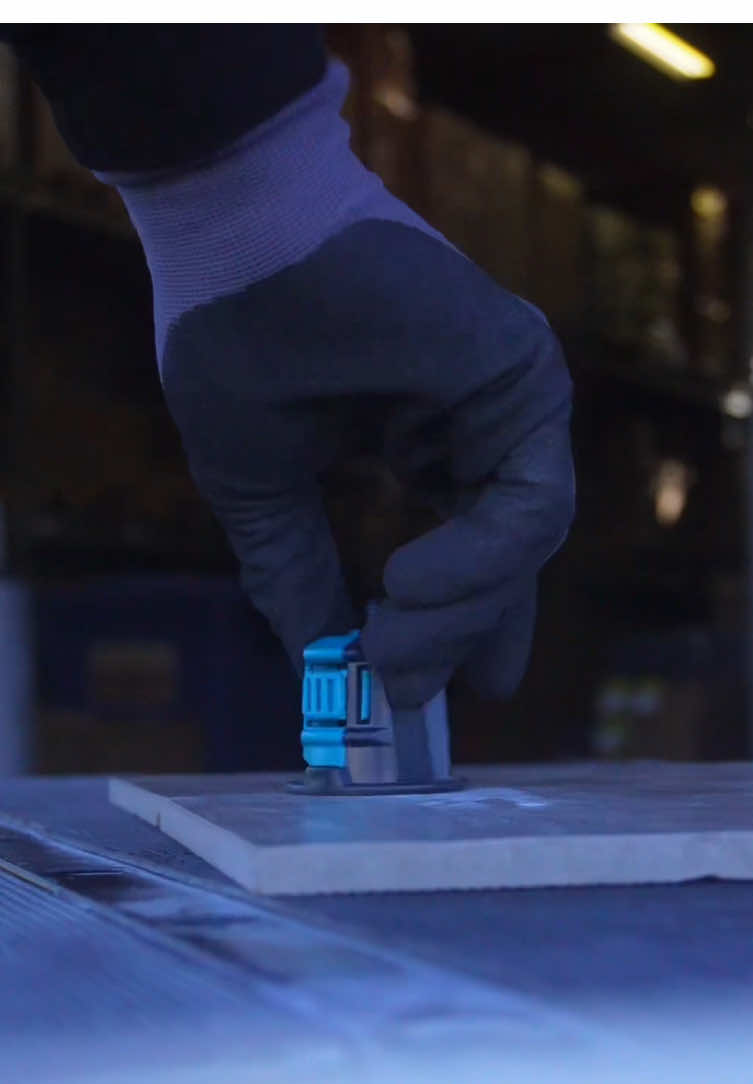 Klik en draai! #bihui #tegelzetter #bouw #bihuitools #klus #klussen #bihuitools_official #bihuinl #stucadoor #tegels #stukadoor #tegel #stukadoor #tegel #bouwproject #klusser #gereedschap #lijmkam #buitenleven #bouwen 