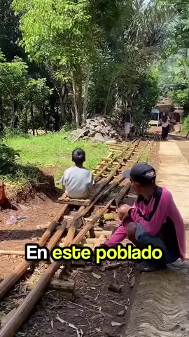 En un pueblo de China, varias familias unieron fuerzas para construir una montaña rusa hecha de bambú para los niños. Sin electricidad, solo con cuestas naturales y pura creatividad, crearon un sistema móvil, resistente y desmontable. Una muestra de que el ingenio vale más que el dinero. No es más rico quien más tiene, sino quien menos necesita. ¡Suscribite para ver más ideas brillantes como esta! #Hashtags  #CreatividadSinLímites #MontañaRusaCasera #IngenioChino #BambúPower #IdeasBrillantes #PueblosConMagia #CuriosidadesDelMundo #datoraro  Disclaimer:This information is taken from the internet which may or may not be true we do not want to spread any fake news. The content provided by this channel is meant for EDUCATIONAL PURPOSE only. Copyright Disclaimer:- Under section 107 of copyright Act 1976, allowance is made for FAIR USE for purpose such a criticism, comment, news reporting, teaching, scholarship and research. Fair use is as permitted by copyright statues that might otherwise be infringing. Non-profit, educational or personal use tips the balance in favor of FAIR USE.