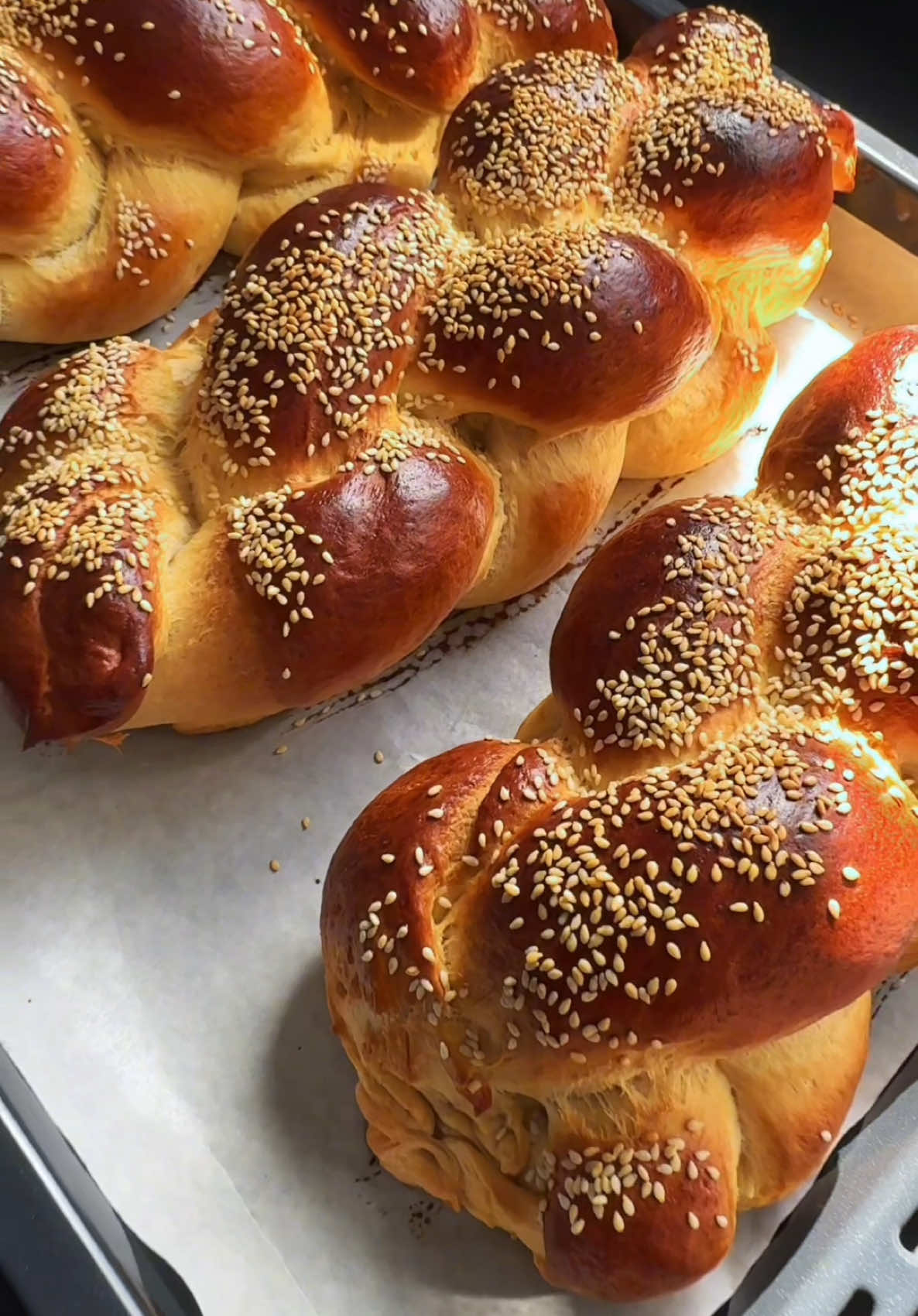 מכינים חלות חלק ✌🏼 המתכון המלא בחלק 1 🤍🌸  #אמאבטיקטוק #אמא #חלות #חלה #מתכון #אפיה #אמאבלוגרית #אמאברשת #ויראלי #פוריו #fyp #foryou #foryoupage #viral #viralvideo #viraltiktok #baking #breadmaking #bread #mommy #mommylife #שבתשלום #שישי 