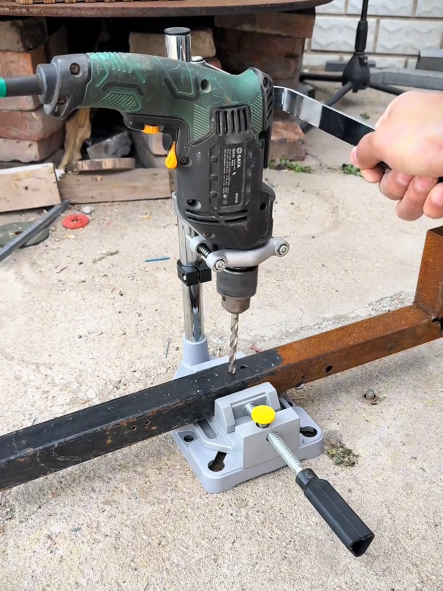 Khung giá đỡ máy khoan, biến máy khoan cầm tay thành máy khoan bàn đơn giản, nhanh chóng  #khungmaykhoan #xuhuong