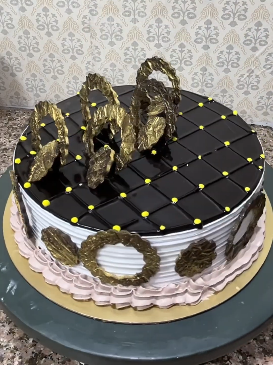 New Chocolate Cake And Chocolate Garnish#pourtoii #cakedecorating #design #parati #treanding #yummyfood #asmr #pastry #chocolate 