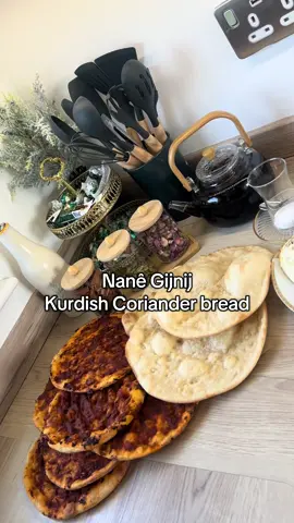 The best bread you will ever try😩❤️ . . . . . . . . . . . . . #nanegijnij #kurdishbread #kurdishnan #nanekurdi #recipes #kurdish #foryoupage #fyp #kurdishrecipes #xarnetkurdi #xarnakurdi 