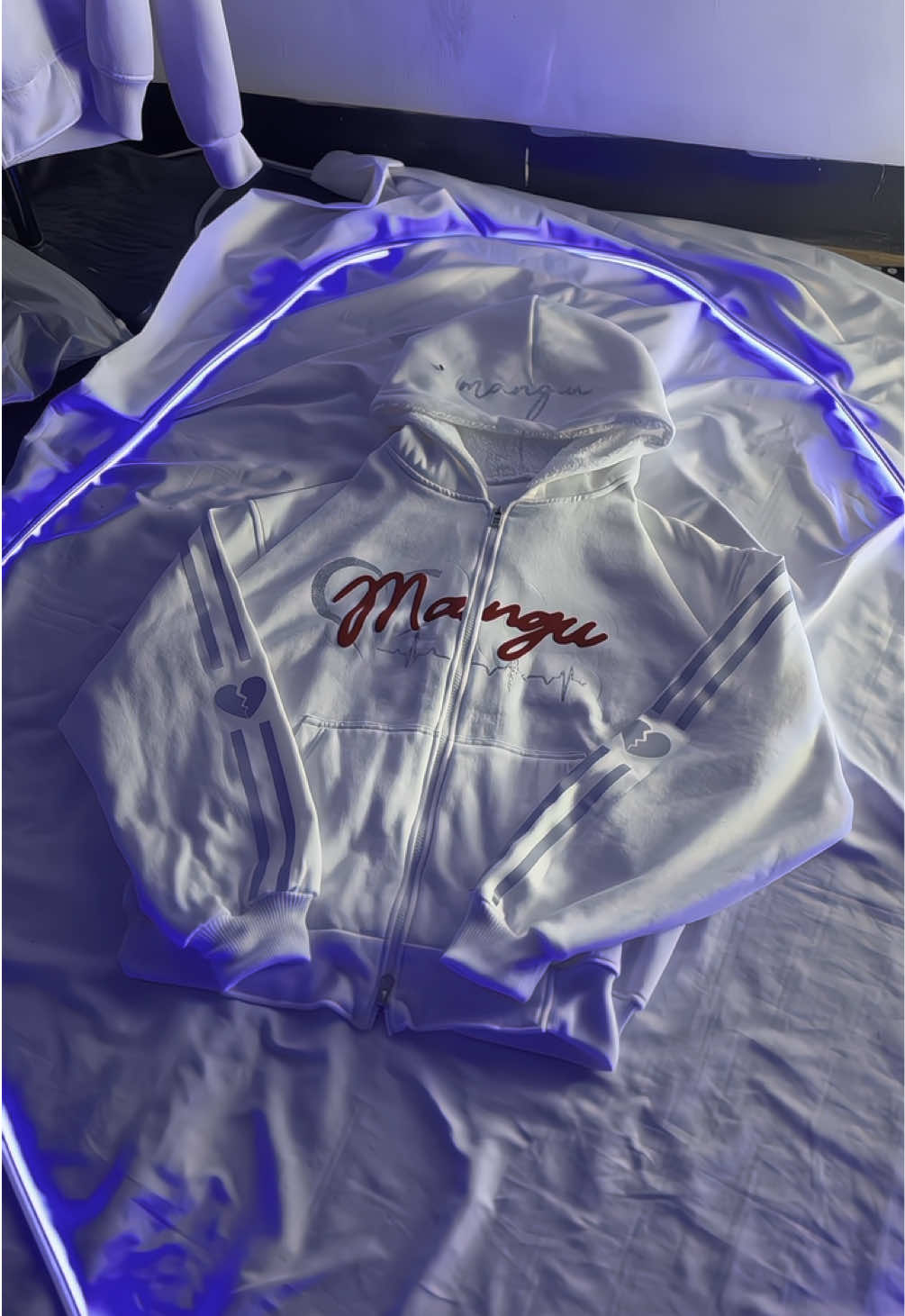 termangu mangu🥹#hoodie #mangu #hoodiemangu #fyp #hoodienyala #hoodiereflektif #hoodiezip #hoodieboxy #foryu #jaket #jaketkece #jaketkeren #jaketmurah #fypシ゚ #hoodiemurah 