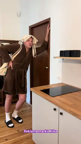 Reklama Milka. Jak ta spod piątki kupiła to ja też musiałam! Milka Biscoff - nie wiem, kto to wymyślił, ale dziękuję - idealnie połączenie do kapucziny z Barbarą! ☕️🍫 #MilkaBiscoff #Milka #TypowaMama #reklama 
