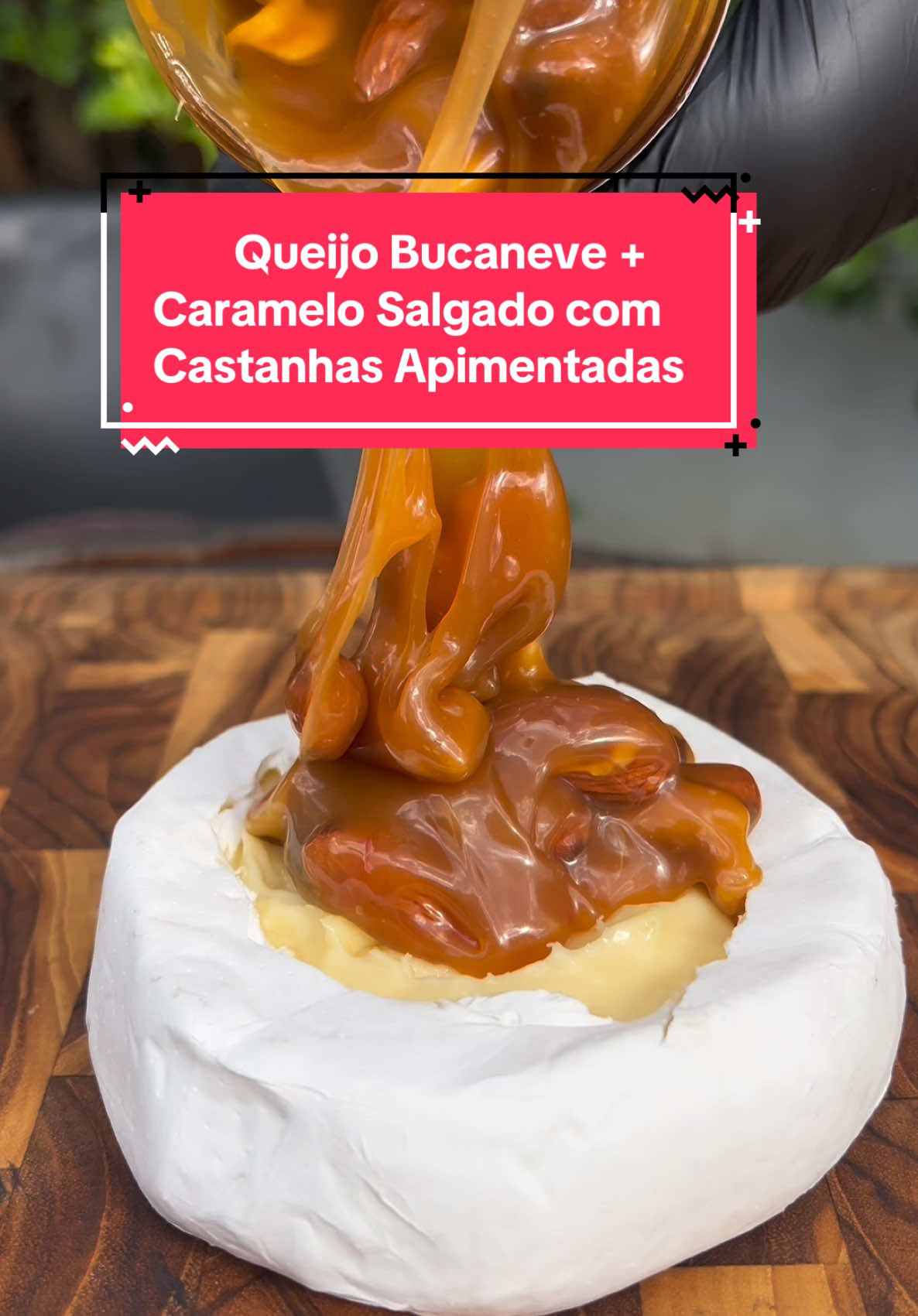🧀 + 🍯 + 🌶️ = vício real. Você acaba de descobrir uma das combinações mais surpreendentes com o Queijo Bucaneve: caramelo salgado, castanhas apimentadas e essa cremosidade absurda que derrete na boca. Doce, salgado, picante e irresistível. Tá em outro nível. Experimenta aí… e conta pra gente o que achou. Marca quem vai querer provar com você! #queijobucaneve #combinaçãoperfeita #gastronomiasensorial #queijoartesanal #fusqueijão