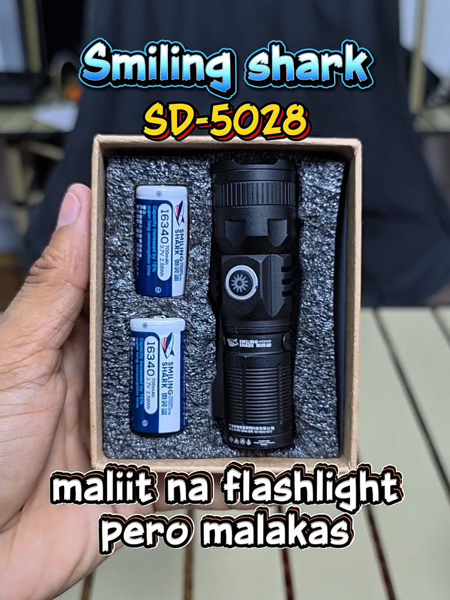 small flash light. mini flash light from smiling shark SD-5028 maliit ma flashlight pero malakas talaga. #smilingshark #light #flashlight #miniflashlight #smallflashlight #stronglight #spotlight #rechargeableflashlight #fyp #tiktokshop 