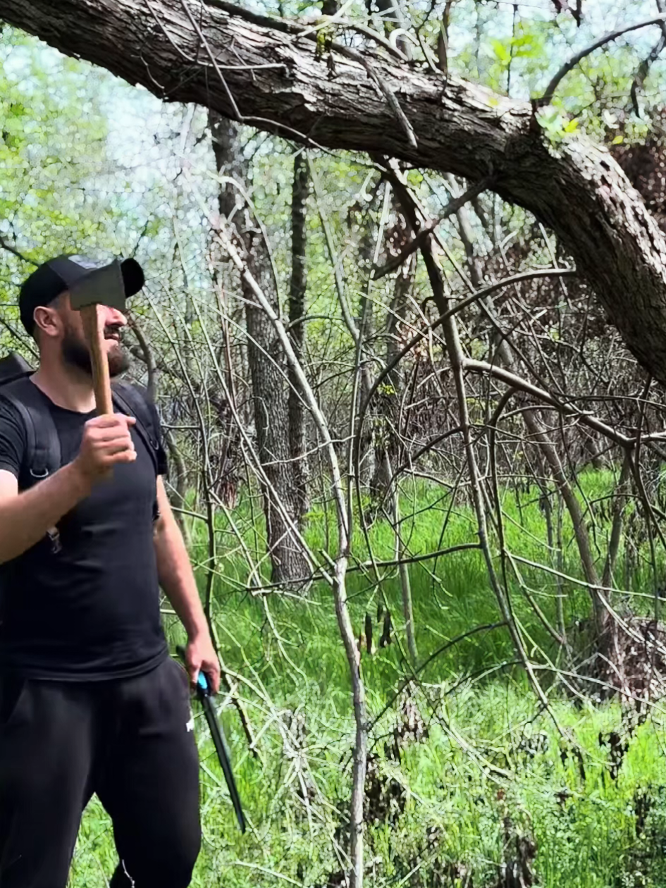 How to make a shelter in the forest #2025 #camping #survival #bushcraft 
