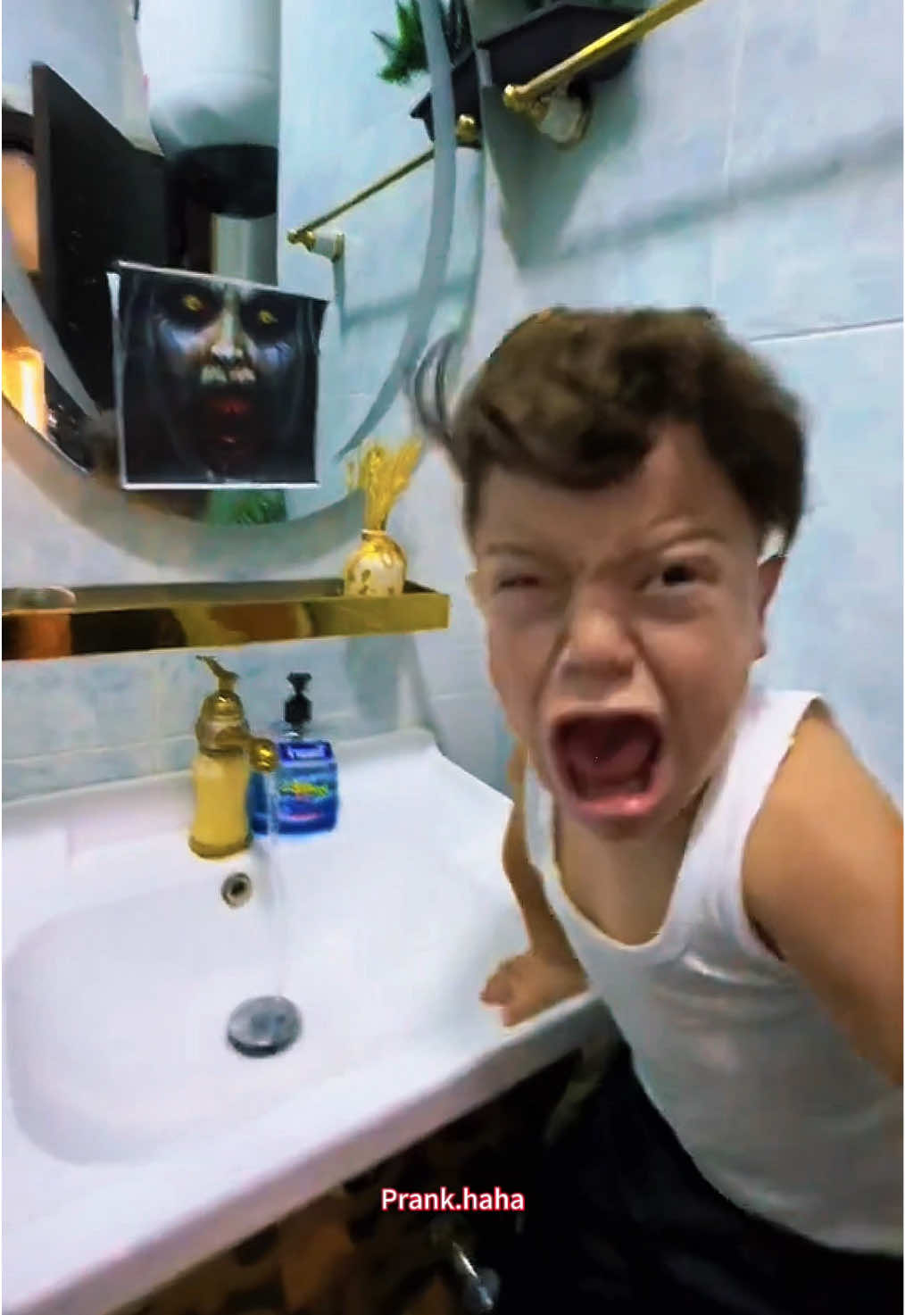 #scarepranks#scarecam#fail#jumpscare#scary#scared#scaring#foryour#fypシ#funny#funnyvideos#prank#scaringpeople#funnyprankvideos#funnymoments#hahaha