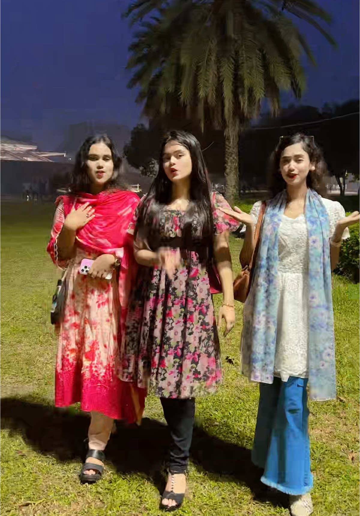 অনেকদিন পর কিউটি বিউটি গুলা একসাথে 🙃😘 #mohu 