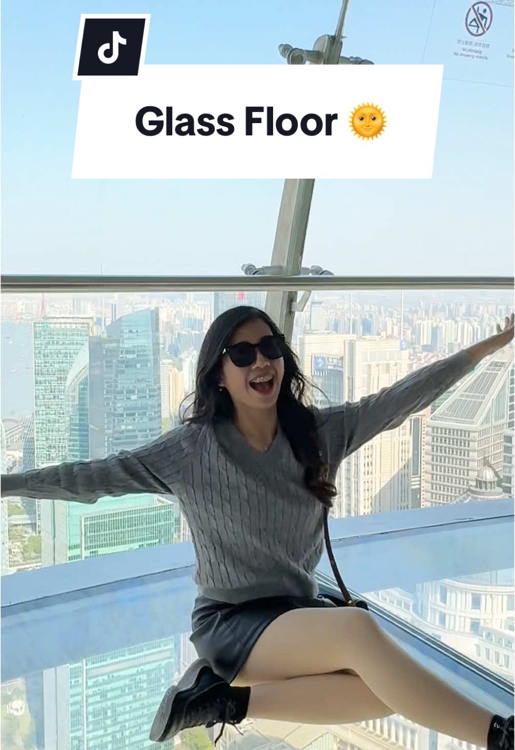 Glad to walking on ths glass floor before watching final destination bloodlines 🤣  #china #finaldestination #skyview