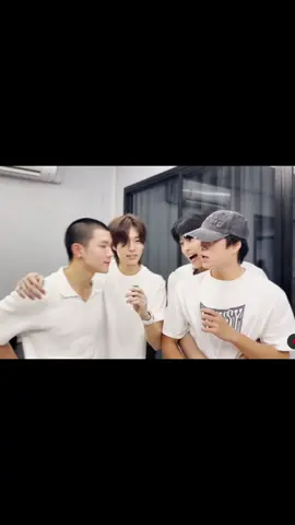 วุ่นวายมาก55555555 #gmmtvlivehouse #lolfanfest2025 #Gemini_NT #fourthnattawat #geminifourth 