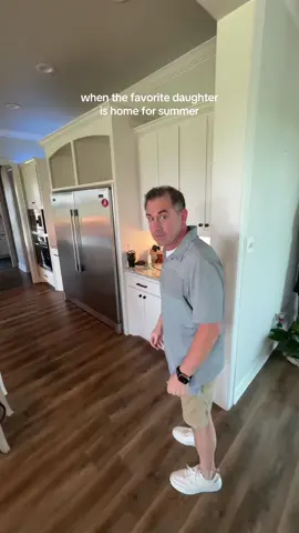 this is the LIFEEEE😍😅 #parents #parentsoftiktok #parentsbelike #parenttok #funny #funnyparents #relatable #college #collegelife #Summer #summervibes 