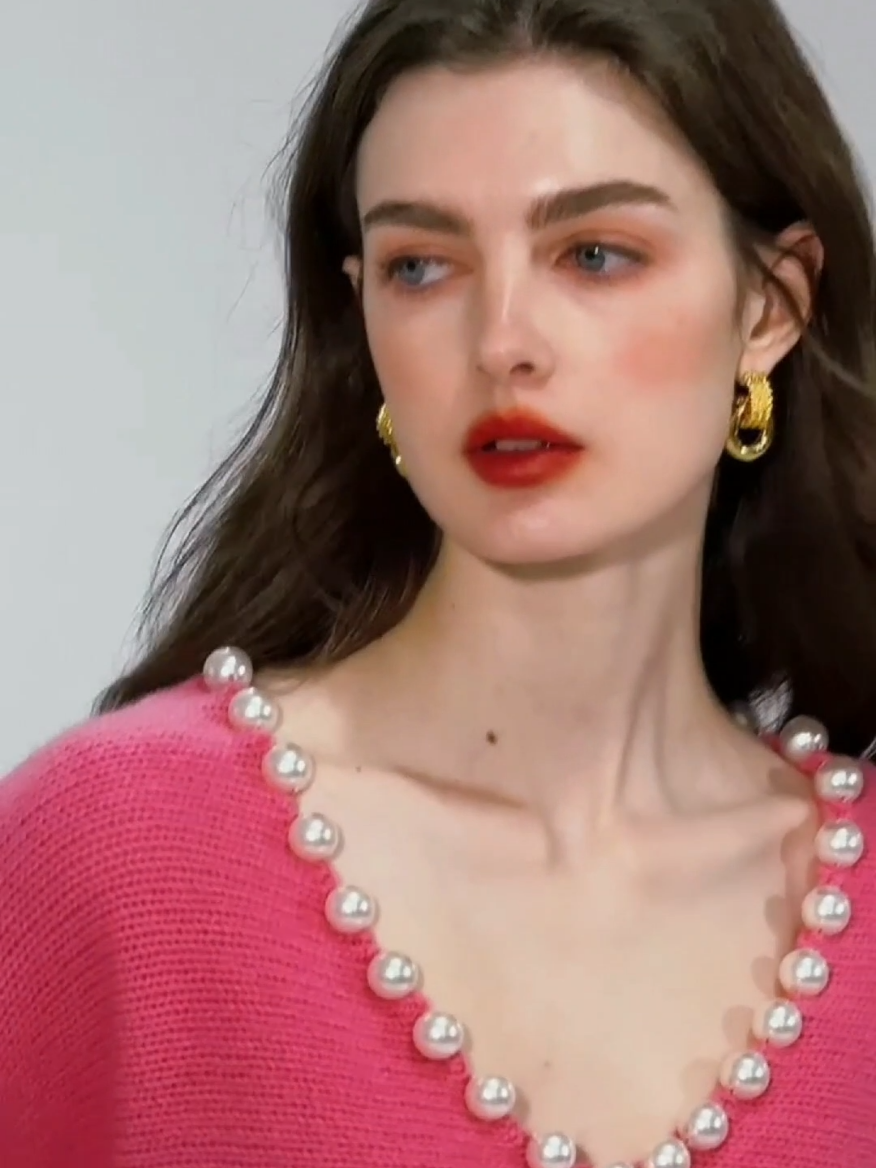 #couple #foryou Lazy French romantic makeup sharing #noble feeling #makeup sharing #fashionable #fashion is a cycle #commercial makeup artist #styling #today's makeup #wild beauty #oil painting girl #Shenzhen flat shooting makeup #French style #ordinary people putting on celebrity makeup #beauty #styling #beautiful and cool #appearance #fashion is a cycle #fashionable #makeup #commercial makeup artist #niche brand recommendation #elegant #high-end outfit #clothing matching #fashion outfit #fashion is hidden in the details #fashion #commercial makeup artist #fashionable#couple 