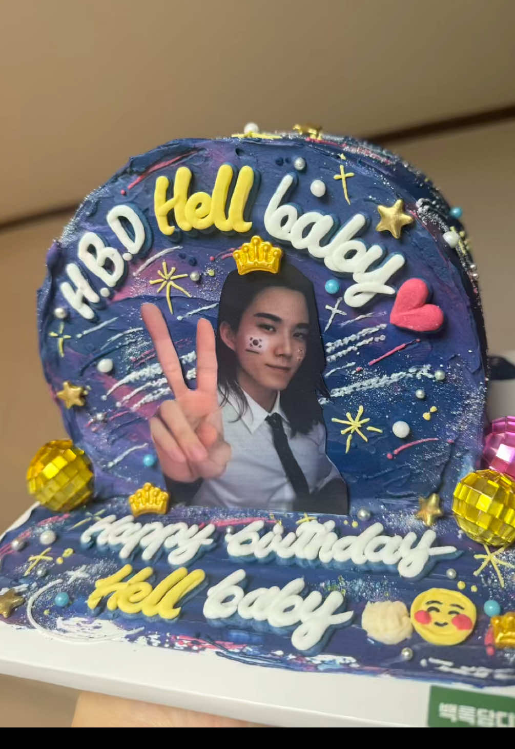 It was truly a happy day Because of all of you, I am happy and endlessly grateful for your boundless love. If I had to describe this birthday in one word, it was the happiest birthday of my life. To my team who always stays by my side and cheers me on— thank you so much, and I love you all deeply.🥹☺️ Out of respect for our team’s privacy, I won’t mention any names. I want to send a message to everyone, but I hope you understand that I can’t do that🙏 Sending love to the Helljay team💕 #hbd #birthday #host 