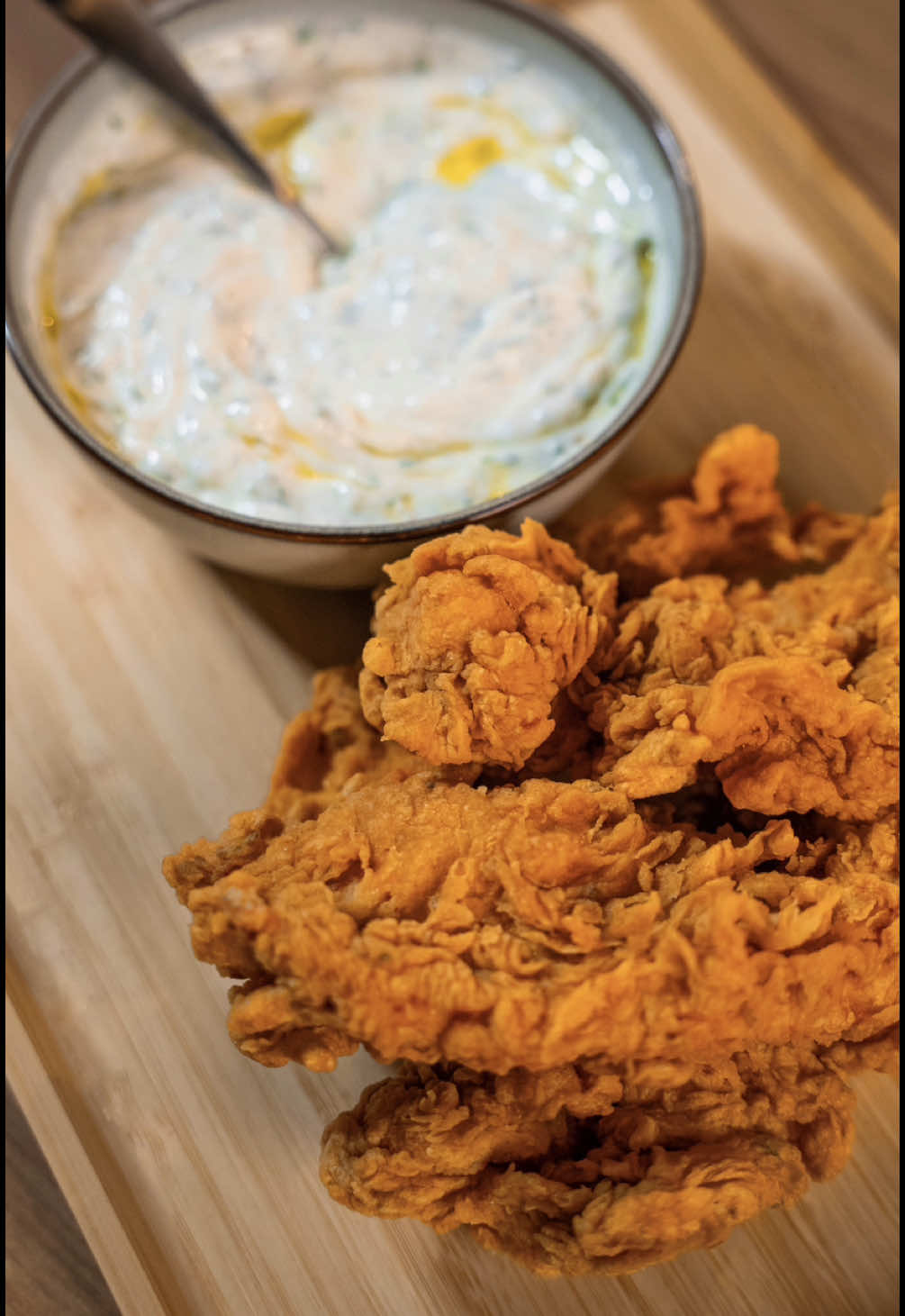 Stripsy z KFC 🍗 ▫️Kuřecí prsa 500g ▫️Mouka 200g ▫️Voda 180ml ▫️Vejce 2 kusy  ▫️Mleta paprika a směs koření podle chuti ▫️Olej na smažení #recept #food #Foodie #homecooking #chef #kitchen #foodporn #czech #tatarakshow #kfs #stripsy #chickenstrips  #kureci