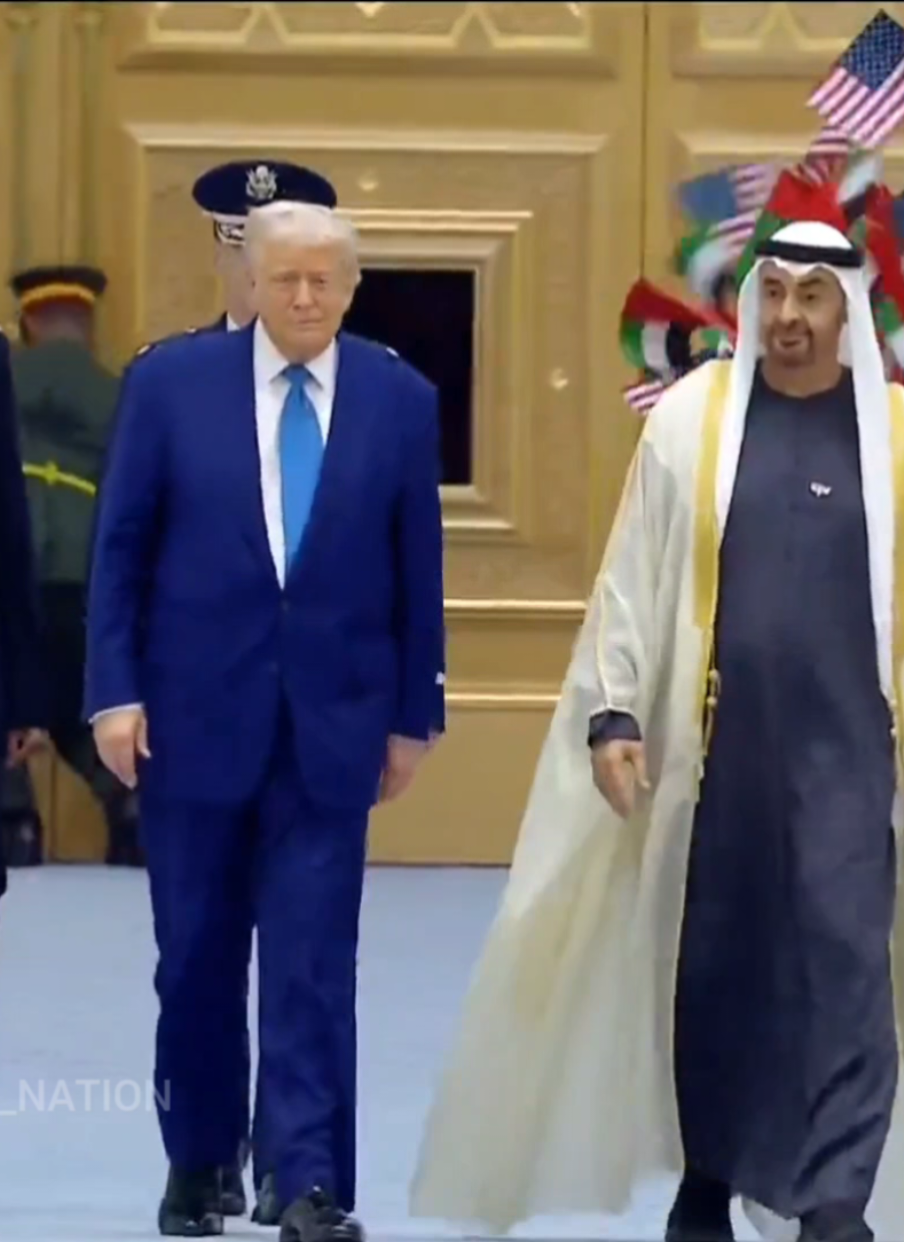 رئيس الدولة يستقبل فخامة الرئيس الأمريكي دونالد ترامب في قصر الوطن  #الإمارات_ترحب_بالرئيس_الأمريكي #uae_welcomes_us_president 