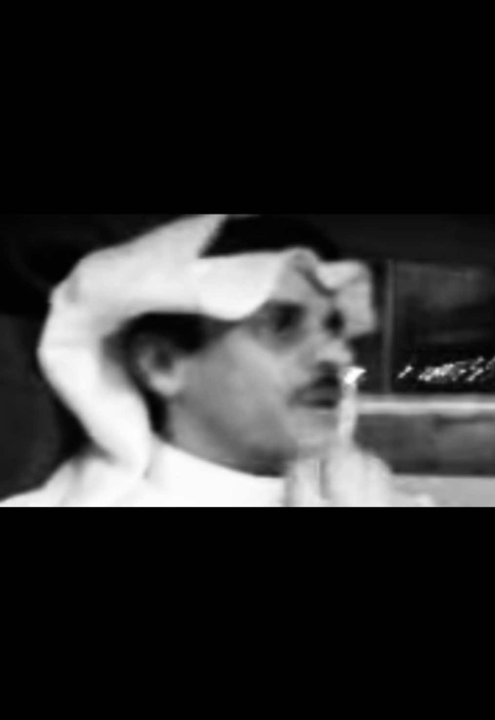 لا العيـون عيـونها ، ولا الـدموع دمـوعها  مو صـحيح العام كـانت تماري بالـعناد - كـانت اقسى من البني كـان شايد نوعـها مستـعيره بنبرها قلـب اقرب للجـماد -  أذكـر جيتها عشق وامشي بطـوعها والمصيـبه عنادها لا تمادى الحـب زاد . #حمد_السعيد #fyp 