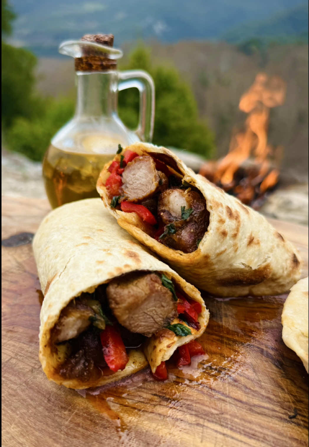🇬🇷 Τορτίγια με χοιρινό 🔥🌯⚔️ • Pork wrap  #outdoorcooking #Outdoors #campfire #porkwrap #survival #tortilla #food #fyp 