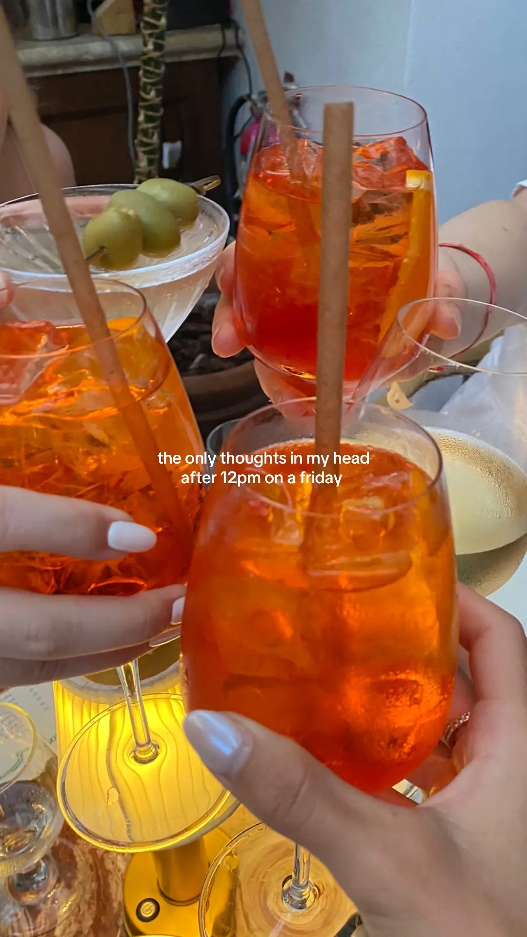 weekend = aperol spritz time !!! 🍊🥂 #aperolspritz #trendingaudio #spritz #funnytrend #aperol 