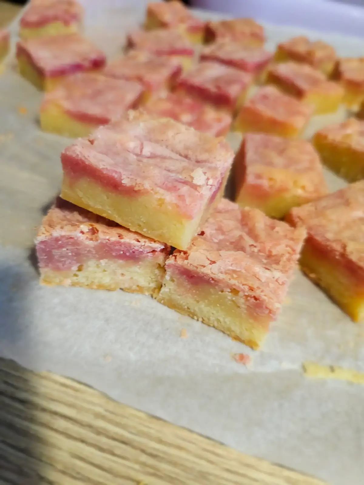 Sorry I'm so bad at social media here are some pink white choc brownie bites I made at the weekend as an apology x #bakeitpink #pink #brownies #blondies #whitechocolate #itsagirl #babyshower #pinkbakes 