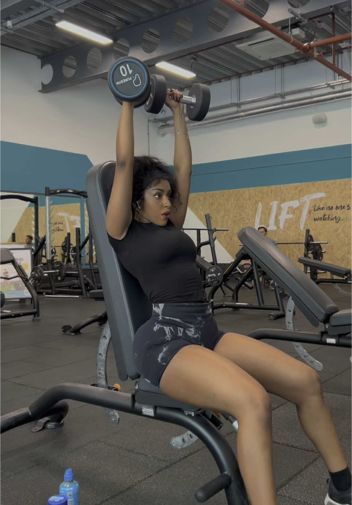 I had no motivation to workout today but I made a commitment to myself to show up no matter what. my upperbody workouts always gives the therapy I need #upperbody #capcutedits #fyp #fyppp #gymmotivational #gymmotivation🏋️‍♀️ #workoutmotivation #upperbodyworkouts #GymTok 