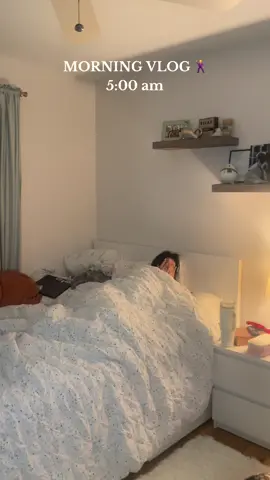 i tried to be aesthetic but trust me i did not want to get out of bed 🤣 #fyp #morningroutine #Vlog #morningvlog #pilates #grwm #SelfCare #tired 
