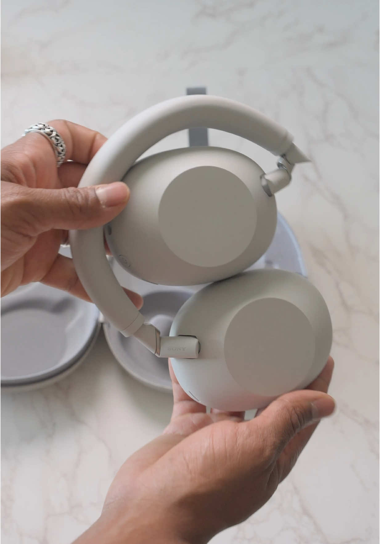 The Sony XM6 aka the worlds best noise canceling headphones are back #sony #headphones #noisecancelling #sonyxm6 #Tech #unboxing 