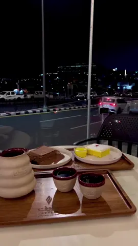 عمر مع جنابك والعمر معك ما أملّه                                  ‏الايـام ساعتها ،، تسابق دقايقها #حمد_السعيد #🐆 