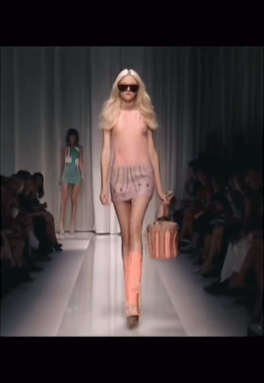 Vlada Roslyakova own that song !! 😍 #legend #SuperModel #fashionmoment #foryou #fyp #fypageシ #pourtoi #icon #iconic #viral #slay #beauty #Runway #vladaroslyakova #2000s #slavic #slavicdoll #song 