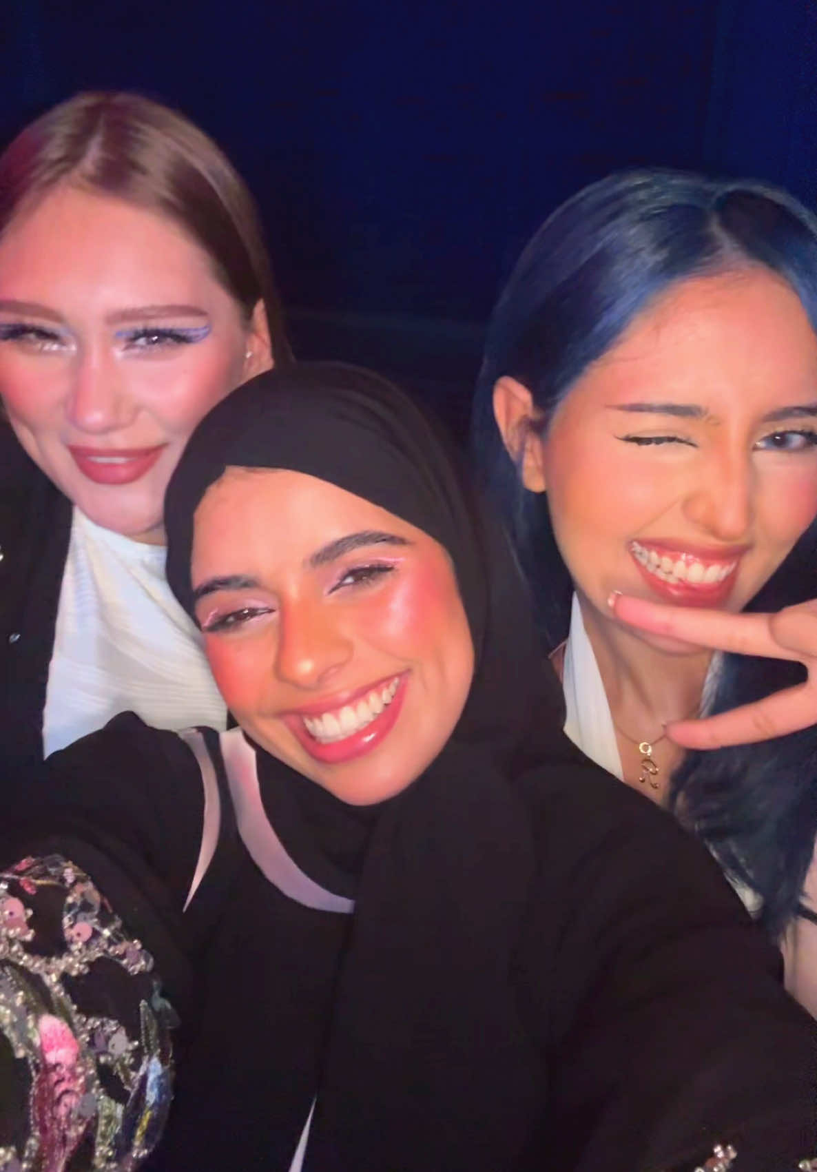 وربي في بداية الفيديو وجهي مفقع احس عيوني في فمي من كثر التفقيع ! 😭😂    رحلتنا من جدة إلى الرياض  مع @NYX Cosmetics Arabia  @قمـ🌙 @✨Ghalya|غاليه الشريف   @Danah_beauty @منيره الودعاني 🇸🇦   @ريما بدر〜 