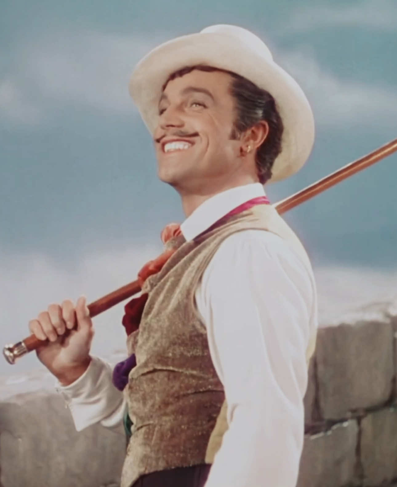 Do y’all remember when everyone was going insane over the cigarette trick on twitter…..Well I’m still here// Scp: @oldieslogoless  - #genekelly #genekellyedit #oldhollywood #oldhollywoodstars #oldhollywoodglam #oldhollywoodedit #vintage #vintageedit #classichollywood #classicmovies #judygarland #musical #1940s #hotedit #hotaudios #blurredlines #singingintherain #anamericaninparis #wizardofoz #iconic #fyp #foryouu #foryoupagе 