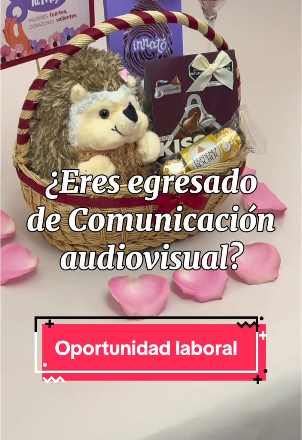 ¿Eres egresado o egresada de la carrera de Comunicación Audiovisual y buscas un trabajo donde puedas desarrollar toda tu creatividad? En Munakuy, estamos en búsqueda de dos comunicadores o comunicadoras audiovisuales y un community manager apasionados por contar historias. Nuestro equipo audiovisual se encarga: 🎬 De la edición de video y fotografía 📱 Actualizarse en las últimas tendencias en redes sociales 🎥 Desenvolverse frente a cámara en ciertas ocasiones 📸 Creación de storytelling para los videos Queremos que nos ayudes a transmitir la magia de un detalle inolvidable en nuestros desayunos sorpresa, regalos corporativos y detalles personalizados. ✨ Si lo tuyo es conectar, emocionar y comunicar, ¡esta oportunidad es para ti! Puedes ser el próximo en unirte a este gran equipo creativo. Envíanos tu CV y portafolio a contacto@regalosmunakuy.pe #oportunidadlaboral #trabajo #ofertalaboral #comunicacionaudiovisual #communitymanager #equipocreativo #munakuy #marketing #trabajomarketing #trabajocomunicadoraudiovisual 