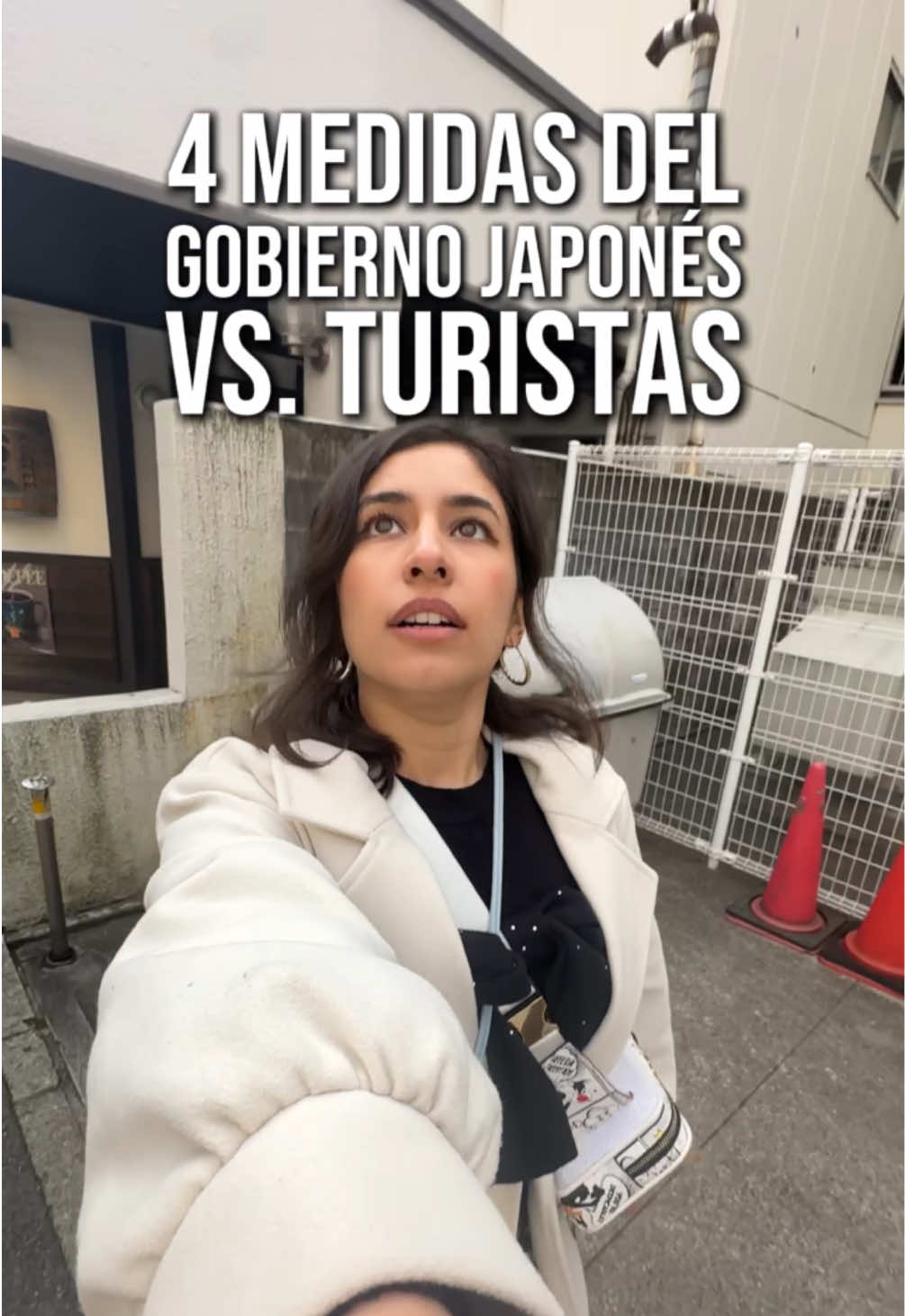 ¿Pagar doble por ser turista? En Japón será una realidad 😮 Te comparto algunas medidas que el gobierno japonés está tomando contra los turistas. Igualmente te las resumo a continuación: 🚨 Cambio 1: Precios más altos para turistas. Sí, habrá precio diferenciado. 🔹 Turistas pagarán más por templos, museos y atracciones. 🔹 Los locales, menos. 🛍️ Cambio 2: Adiós al tax free en tiendas. Desde noviembre 2026, ya no podrás hacer la devolución del impuesto ahí mismo. Ahora tendrás que: 📦 Guardar todos los tickets ✈️ Y hacer el trámite en el aeropuerto o en centros especiales. 🧾 Cambio 3: Nueva autorización para entrar. Aunque no necesites visa, tendrás que pedir permiso por un sistema electrónico. Tipo ESTA de EE.UU. ⛔ Cambio 4: Prohibido el paso en Gion, Kyoto. Por faltas de respeto a las geishas, algunas calles están vetadas para turistas desde abril 2024. Multa: 10,000 yenes si entras sin permiso. ¿Qué opinas sobre esto? Te leo en los comentarios 👀 #japantraveltips #japantravelguide #japantrip 