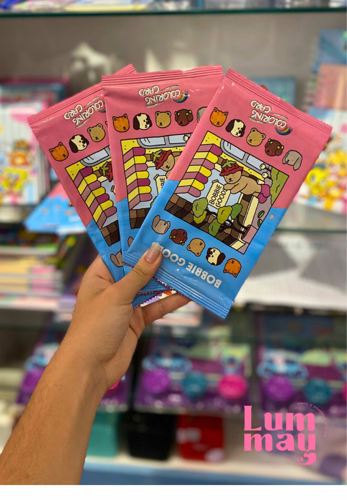 Chegou mais uma febre aqui na loja! 😎🎉👀 Cards colecionáveis do BOBBIE GOODS, e o melhor de tudo é que você também consegue pintar eles! ‼️ R$8,90 cada pacotinho (preço sujeito a alterações sem aviso prévio.) #papelaria #fy #bobbiegoods #bobbiegoodscoloringbook #dica #terapia #pintar 