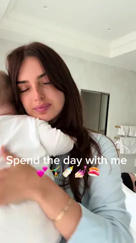 Spend the day with me 💕✨ #Vlog #dailyvlog #MomsofTikTok #momlife #newnails #pilates #chattyvlog #morningroutine #baby