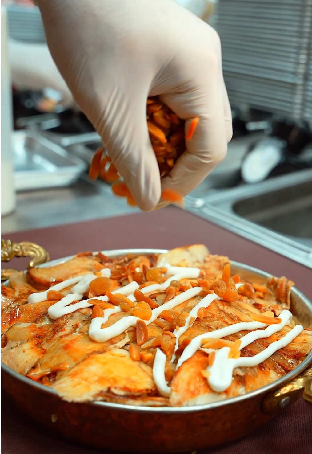 جديدنا من مطعم الميدان‼️‼️ فتة شاورما لحمة و فتة شاورما جاج🔥 مين لسا ما جرب أطيب فتة شاورما بالحياة؟🤤 📍الشارقة - قناة القصباء 📱للطلب و الاستفسار الرجاء التواصل معنا على الرقم أدناه👇🏽 📞+971 06 534 4146 . . . ‏#shawarma #restaurant  #almidan #sharjah #dubai #uae #burger #burgerlovers #shawarmalovers  #شاورما #عربي #وجبات #الميدان_الدمشقي #اكسبلور 