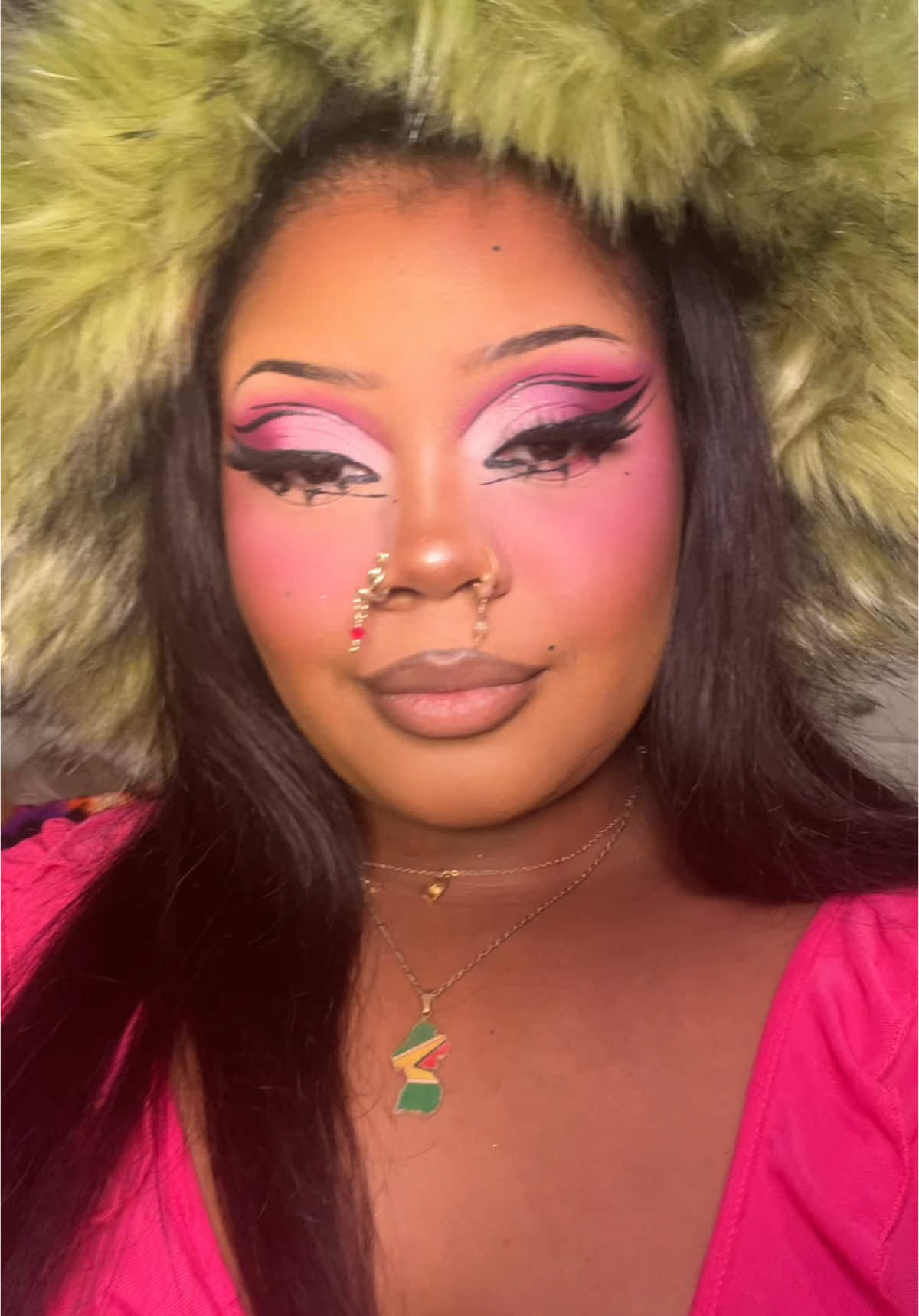 I love to eat, eat, eat 💕💗 . . . #creatorsearchinsights #makeuptransition #imsohungrychallenge #imsohungryicouldeat 