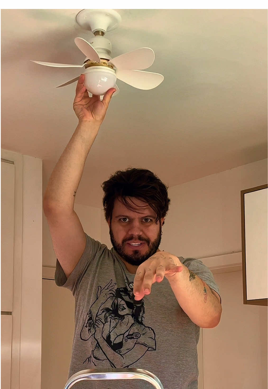 Eu amei esse ventilador, tá disponível na **VITRINE** no meu perfil 🥰✨