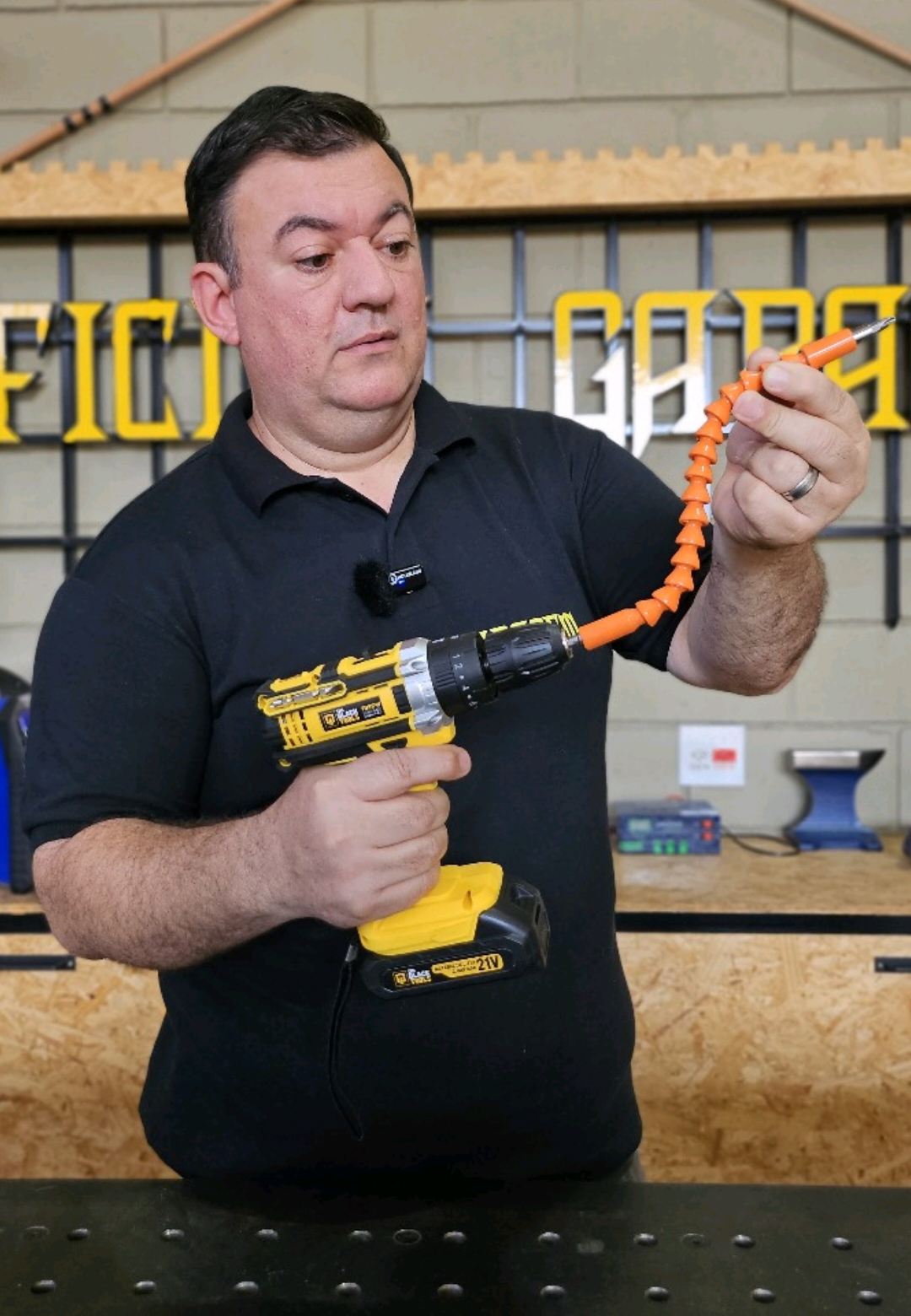 Conheça essa Furadeira Parafusadeira Tb21PW, Bivolt, Sem Fio, de 21 volts da The Black Tools.  Com maleta e acessórios por um preço incrível. 🔥 @The Black Tools 