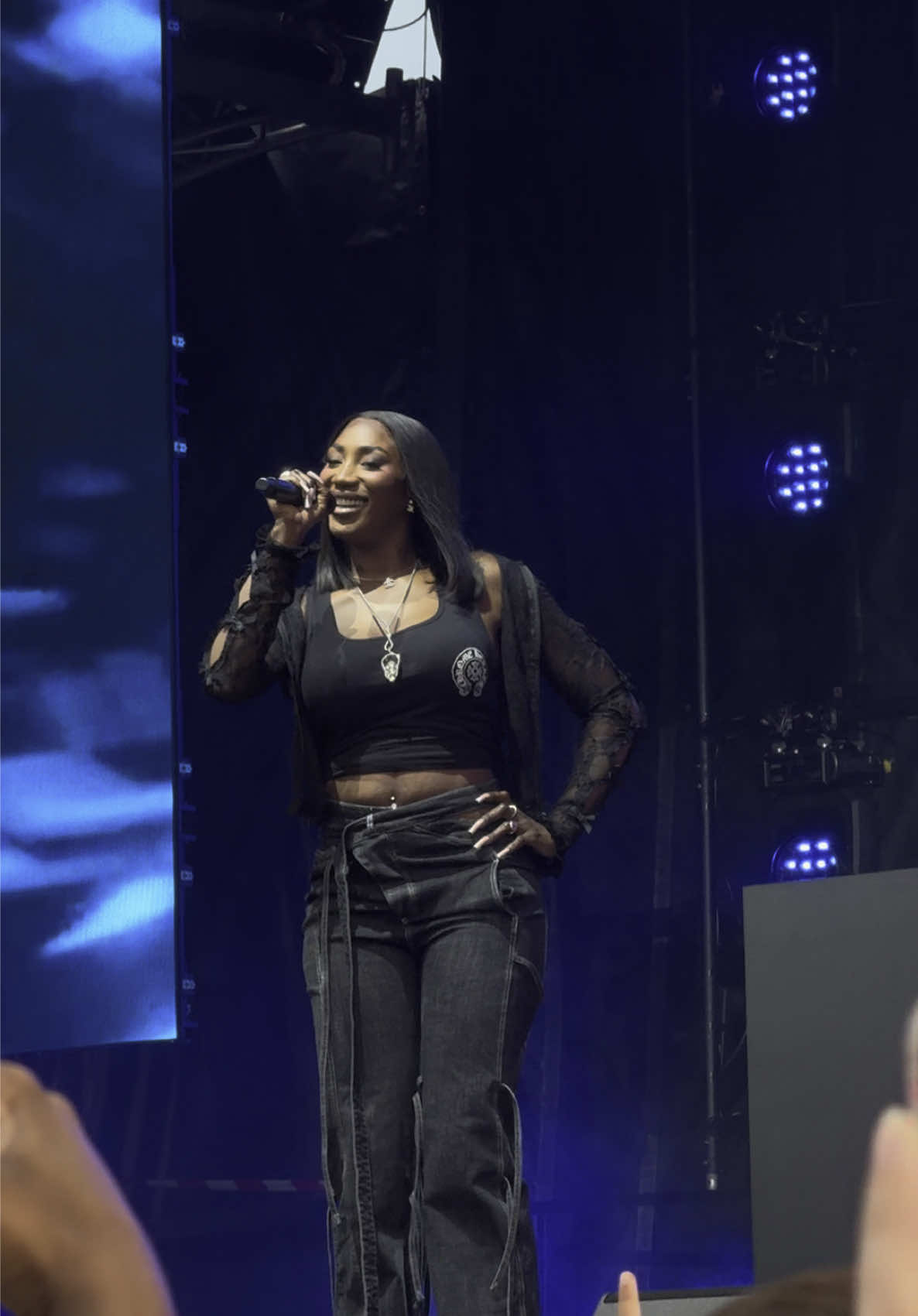 T’es la plus bonne bonne de mes copines 🫦✨ Aya Nakamura au NRJ Music Tour à Paris Longchamp #ayanakamura #nmt 